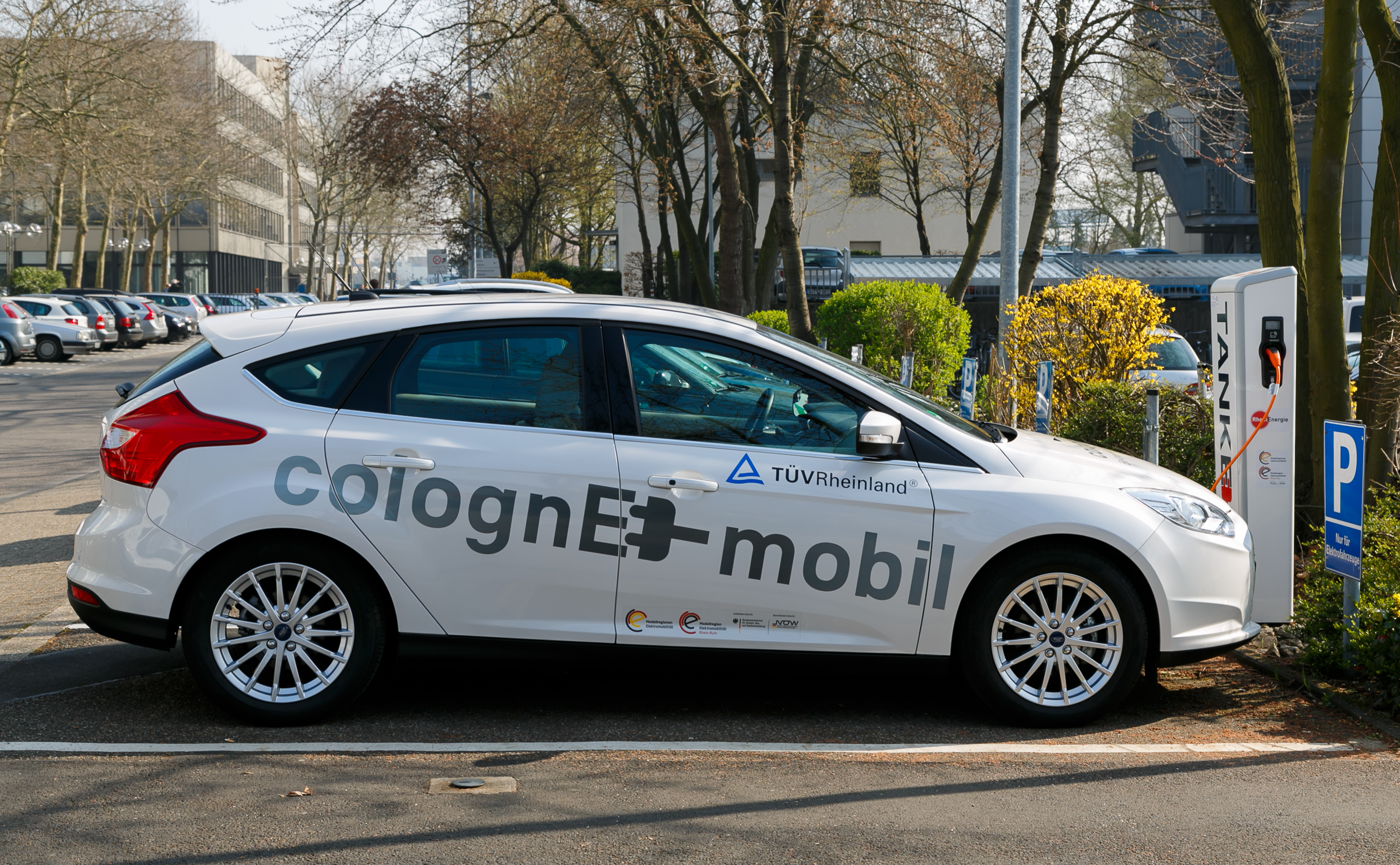 Record EV Sales Do Not Mean India Has Solved Public Charging